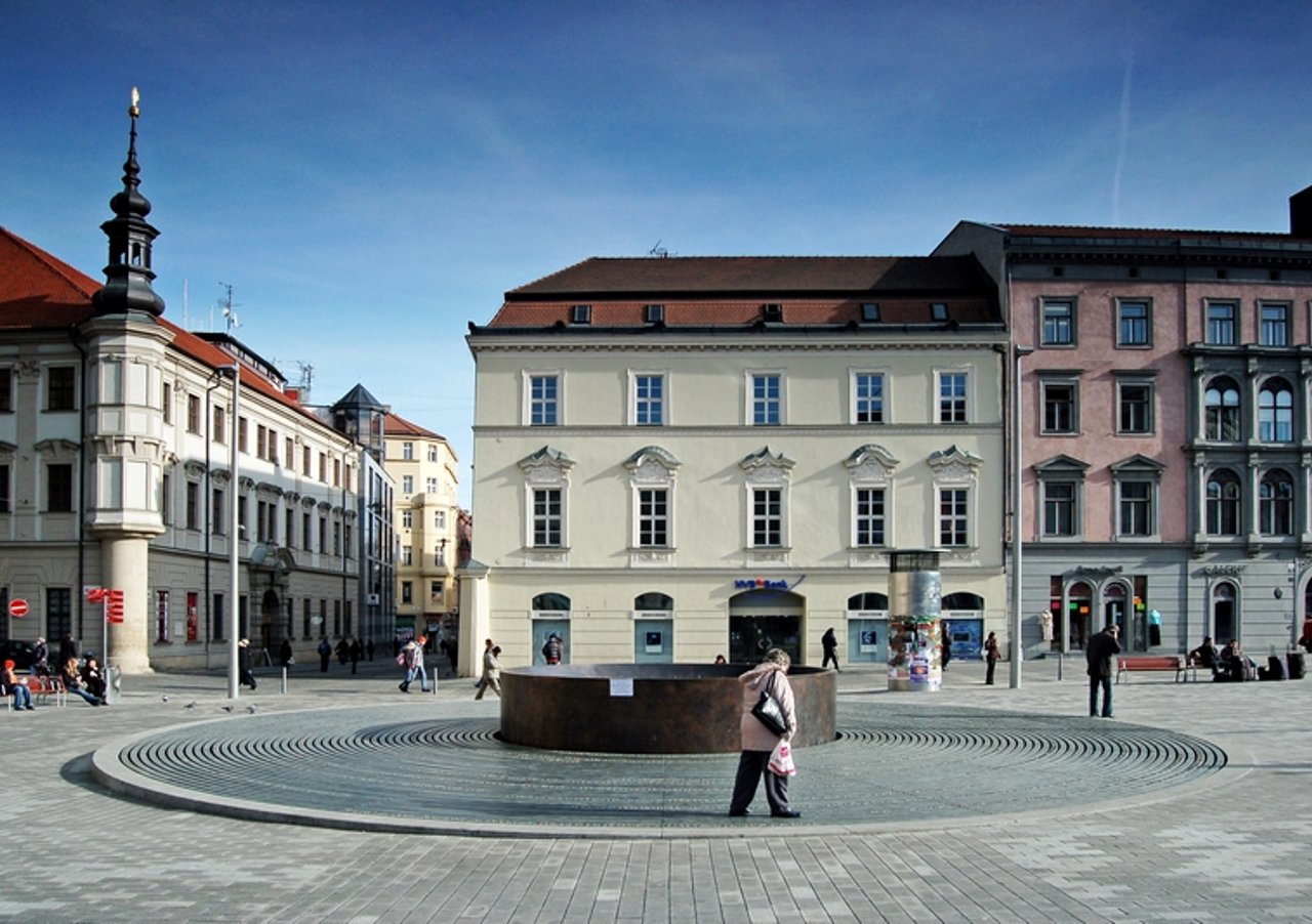 Řešení vodních prvků (kašny a potoka) na náměstí Svobody v Brně