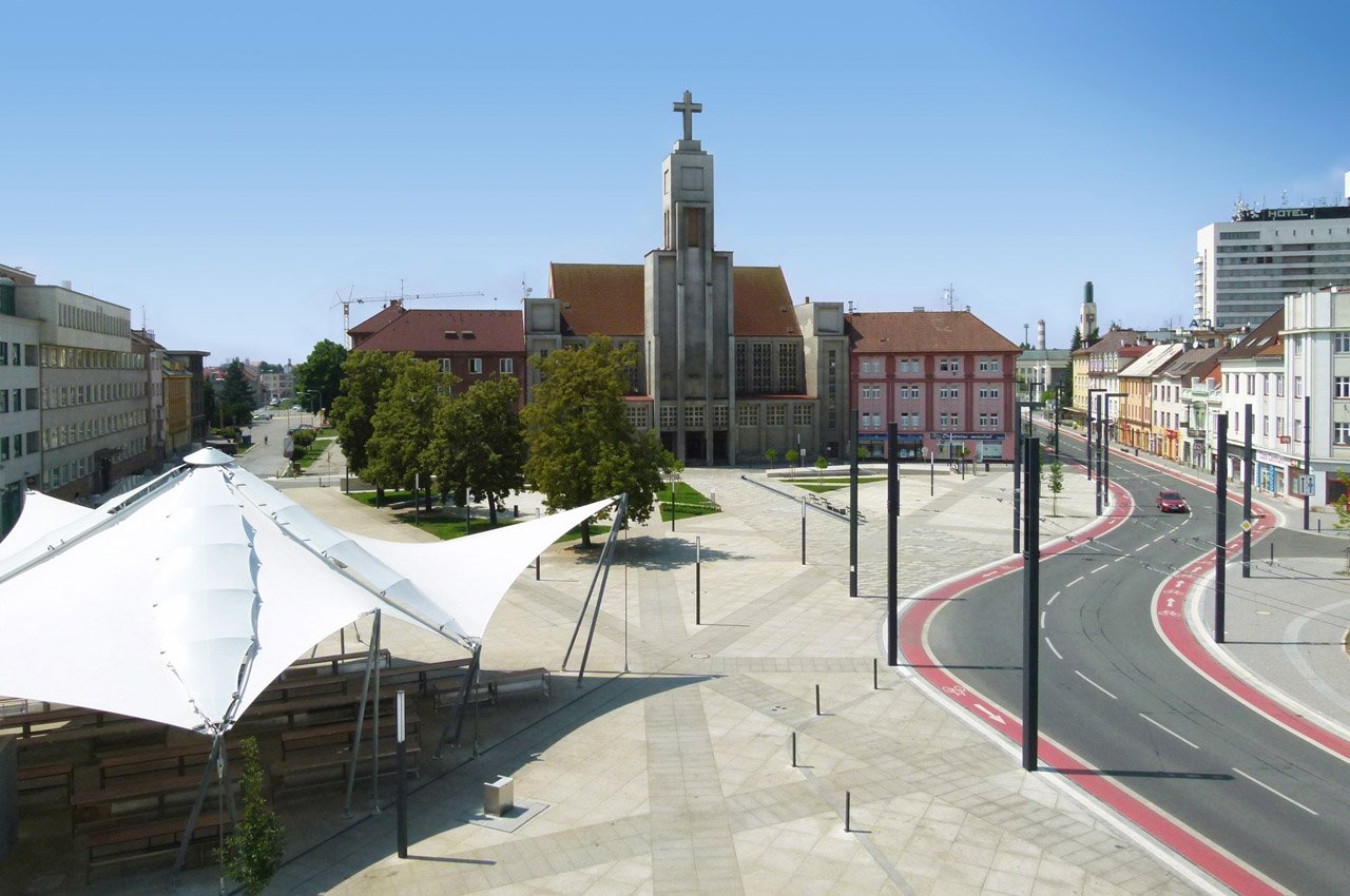 Funkční a architektonické řešení prostoru náměstí 28. října v Hradci Králové